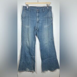 Vintage 1970’s Levi Feather Tab Bellbottom Jeans. Size 32/32